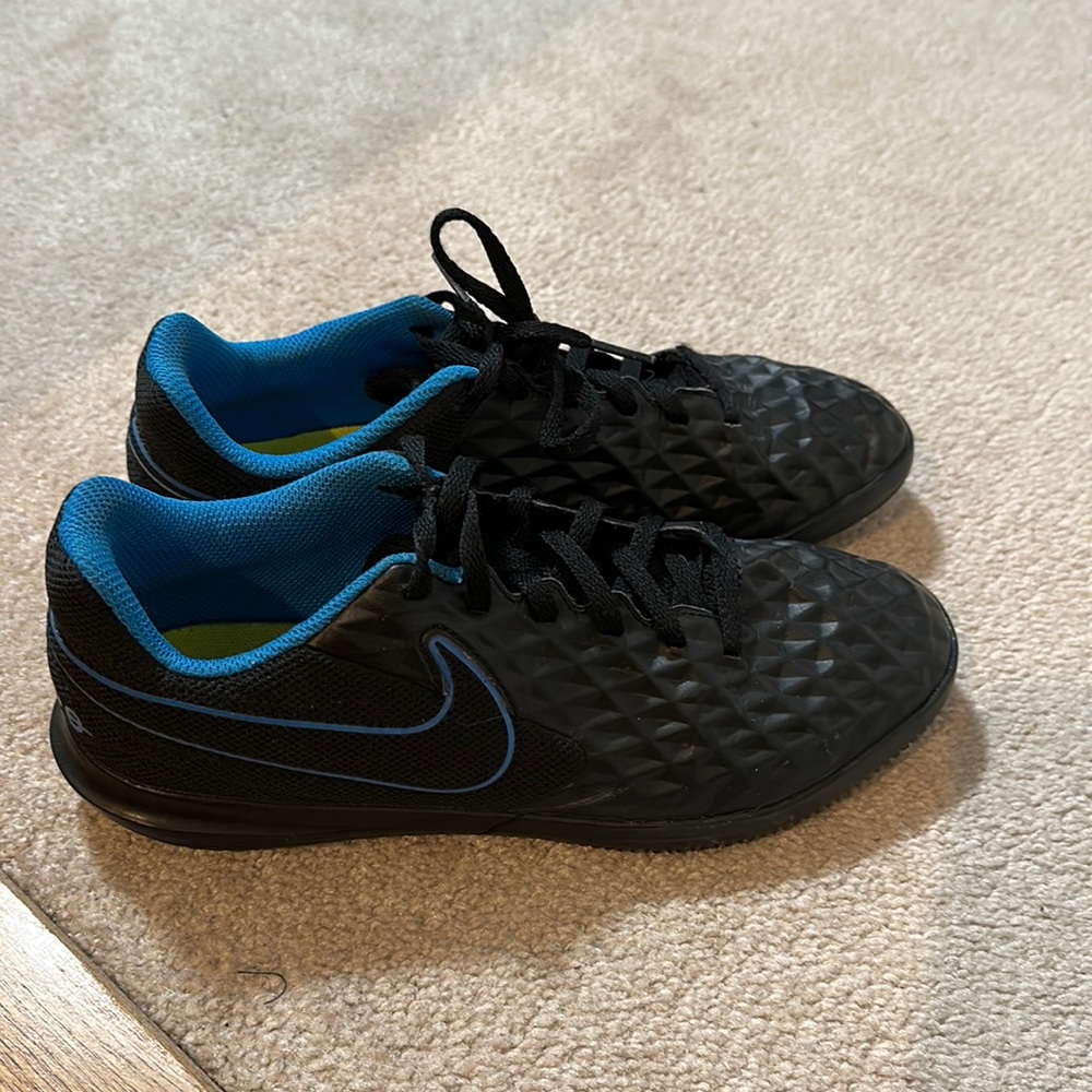 Nike Boys Soccer Shoes size 6Y